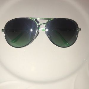 Aviator sunglasses with chrome and green